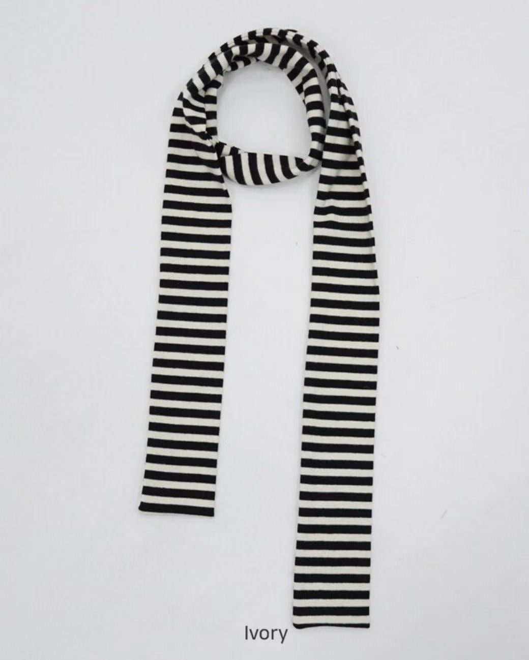 條紋細頸巾 Striped scarf