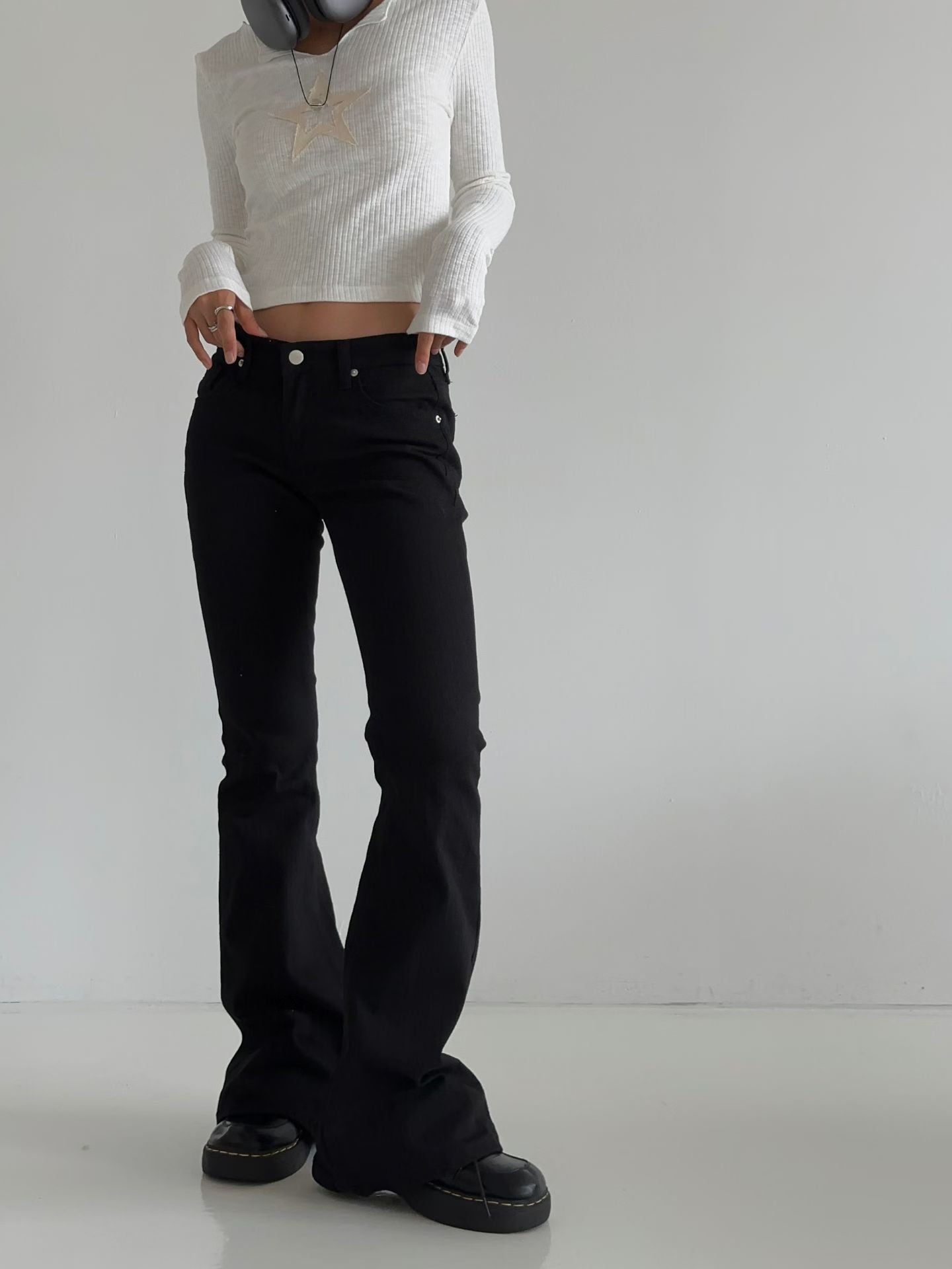 低腰微喇叭褲 Low-Rise Micro Flare Pants