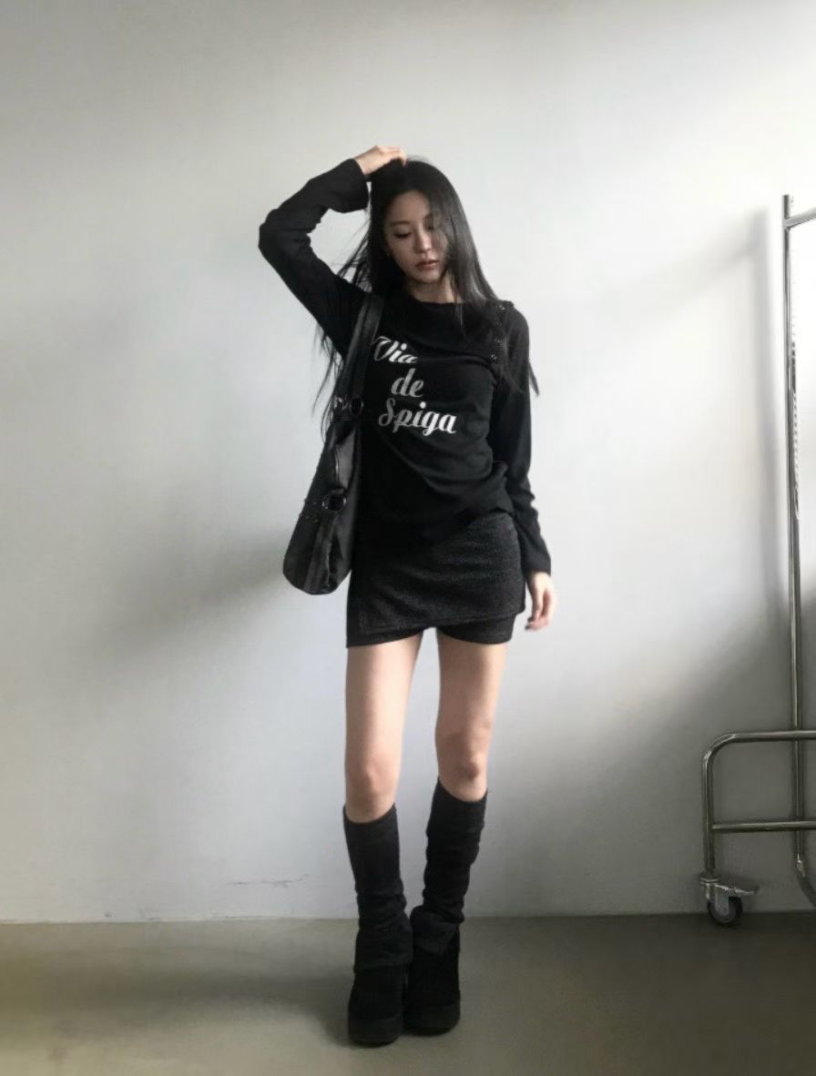 鈕扣字母露肩上衣 Button Letter Off-Shoulder Top