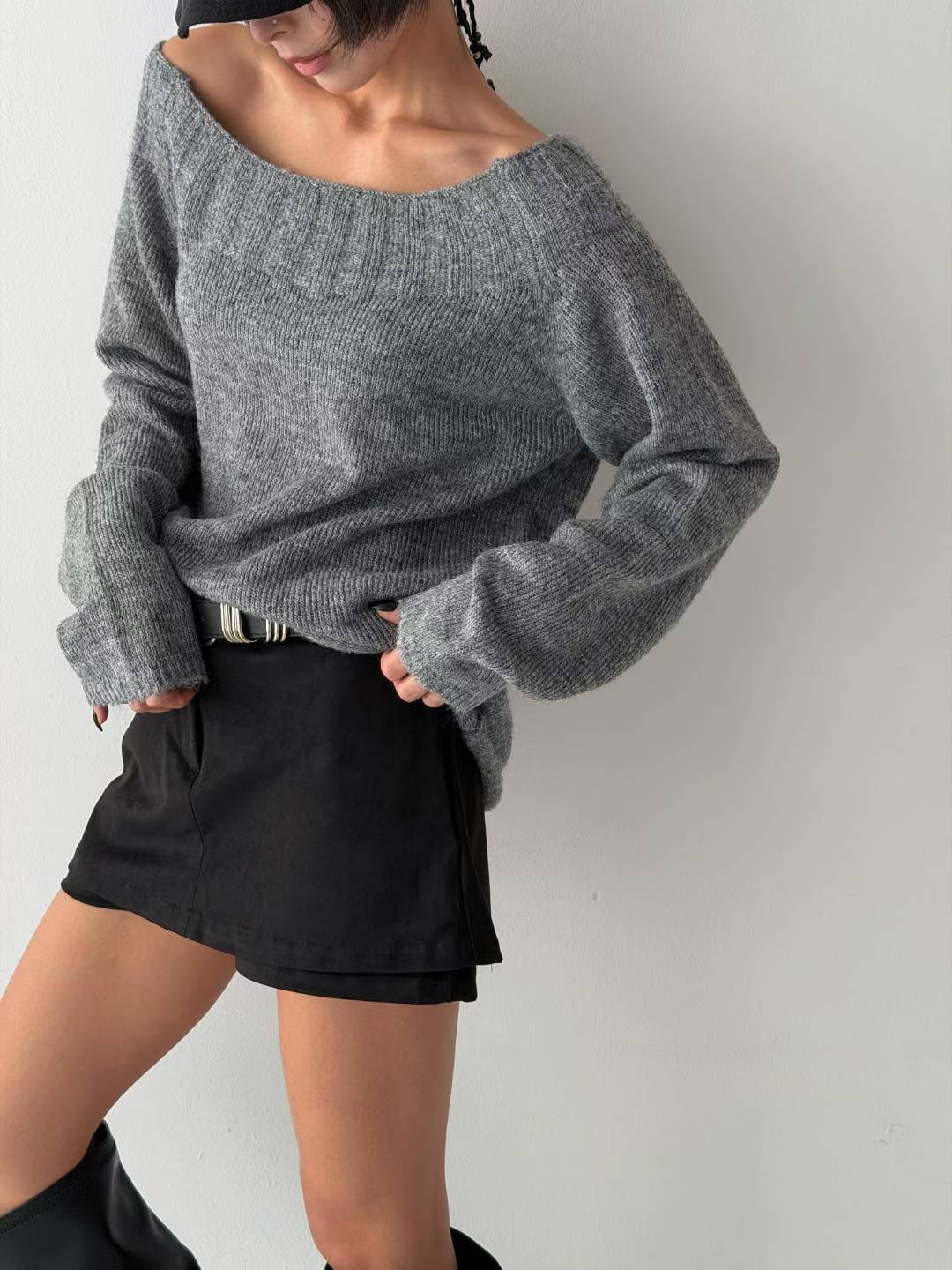 露肩寬領針織冷衫 Off-Shoulder Wide Neck Knit Sweater