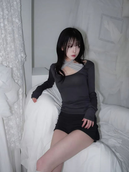 掛頸鏤空長袖上衣 Halter Neck Hollow Out Long Sleeve Top