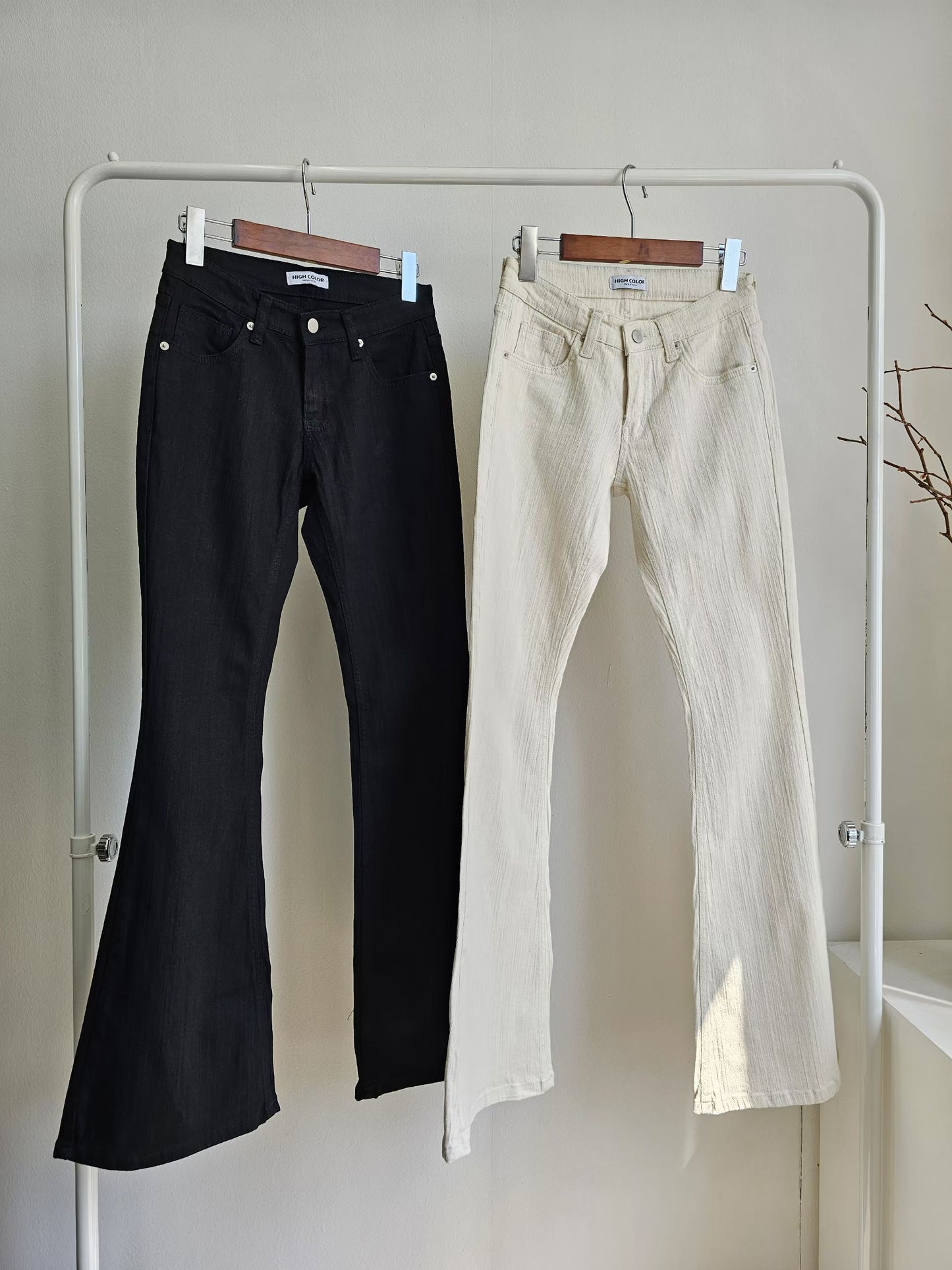 低腰微喇叭褲 Low-Rise Micro Flare Pants