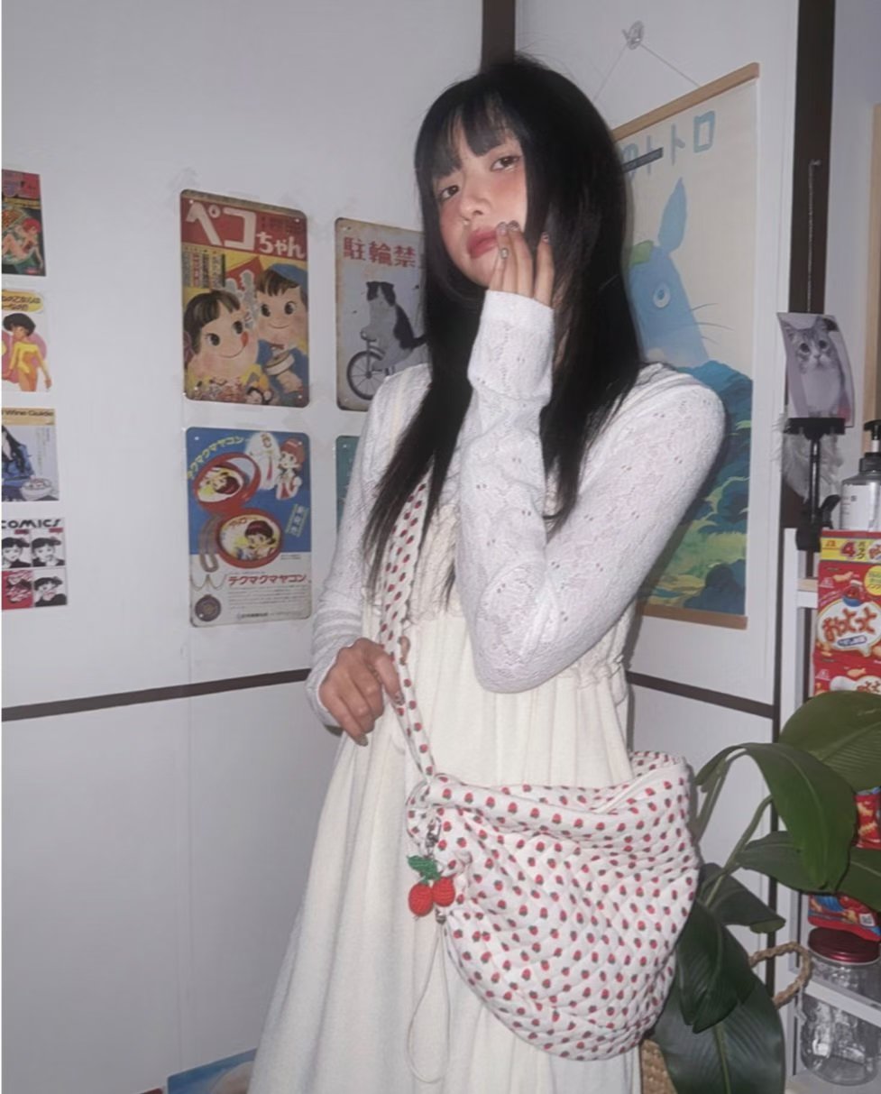 草莓印花斜挎袋 Strawberry Print Crossbody Bag