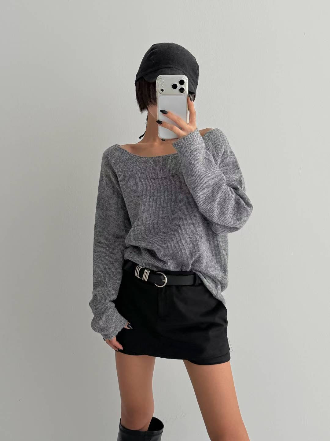 露肩寬領針織冷衫 Off-Shoulder Wide Neck Knit Sweater