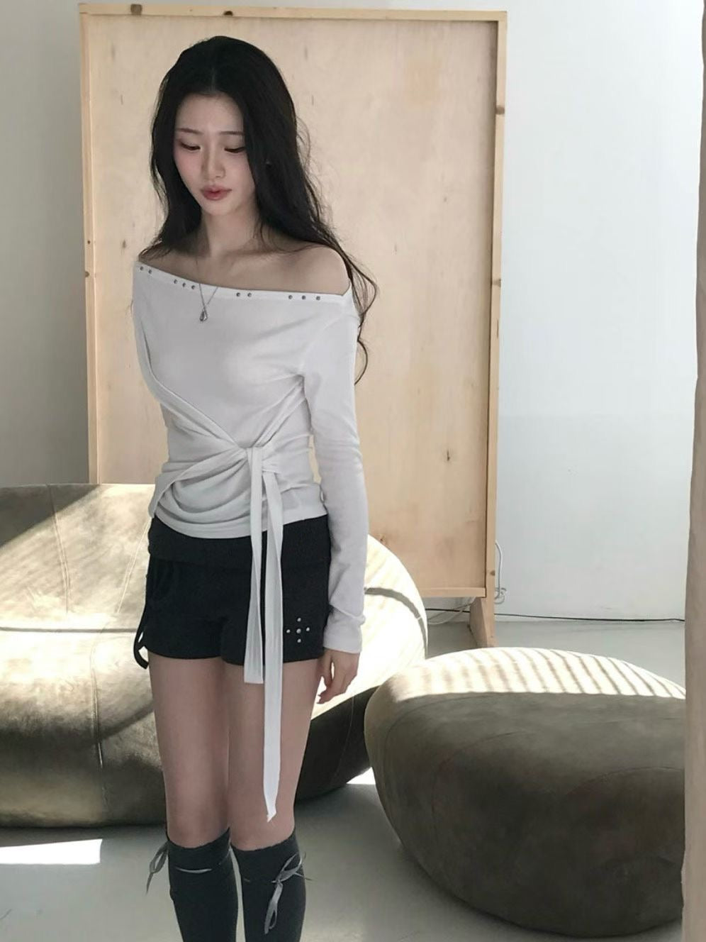 露肩不規則綁帶上衣 Off-Shoulder Asymmetrical Tie Top