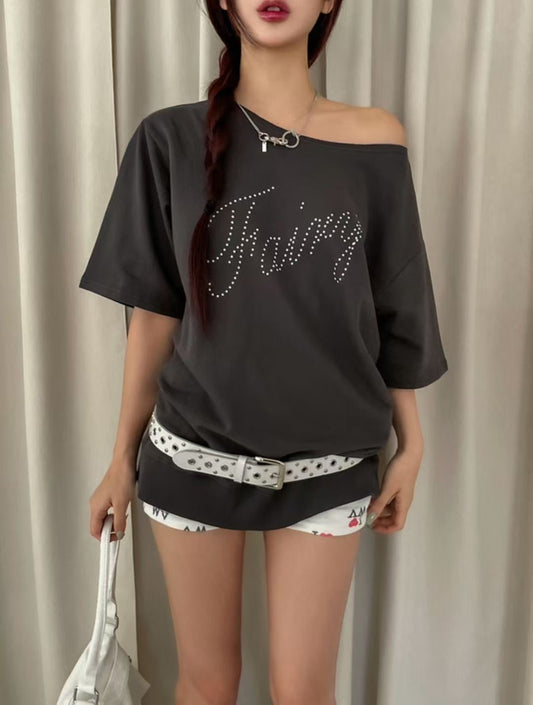 斜肩露膊字母上衣 Lettering Design Off-Shoulder Top