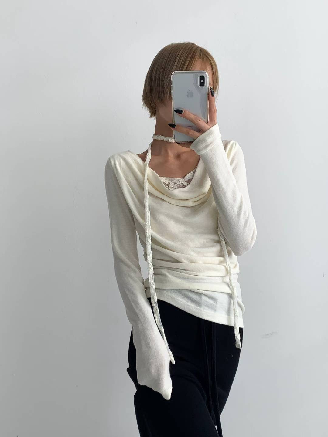 蕾絲蕩領掛頸長袖 Lace halter-neck long-sleeve top