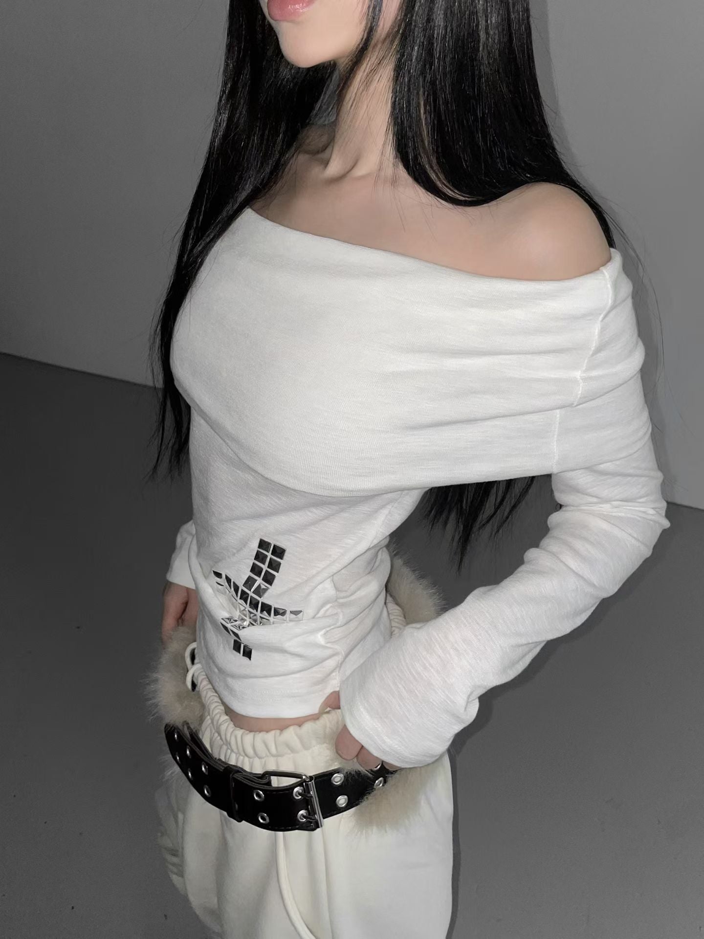 鉚釘十字架一字肩 Rivet Cross One-Shoulder Top