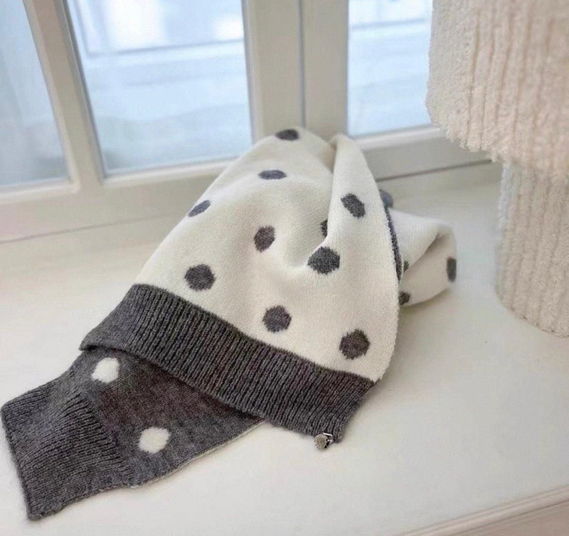 針織波點頸巾 Knitted Polka Dot Scarf