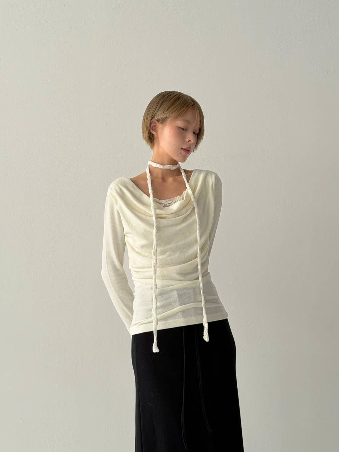 蕾絲蕩領掛頸長袖 Lace halter-neck long-sleeve top