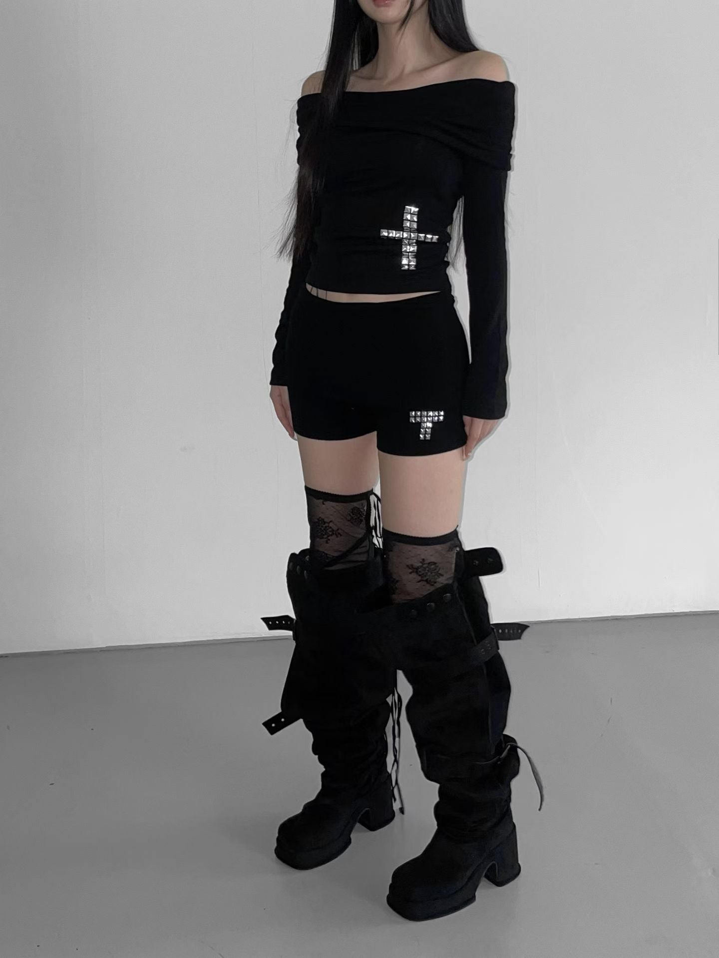 鉚釘十字架短褲 Rivet Cross Shorts
