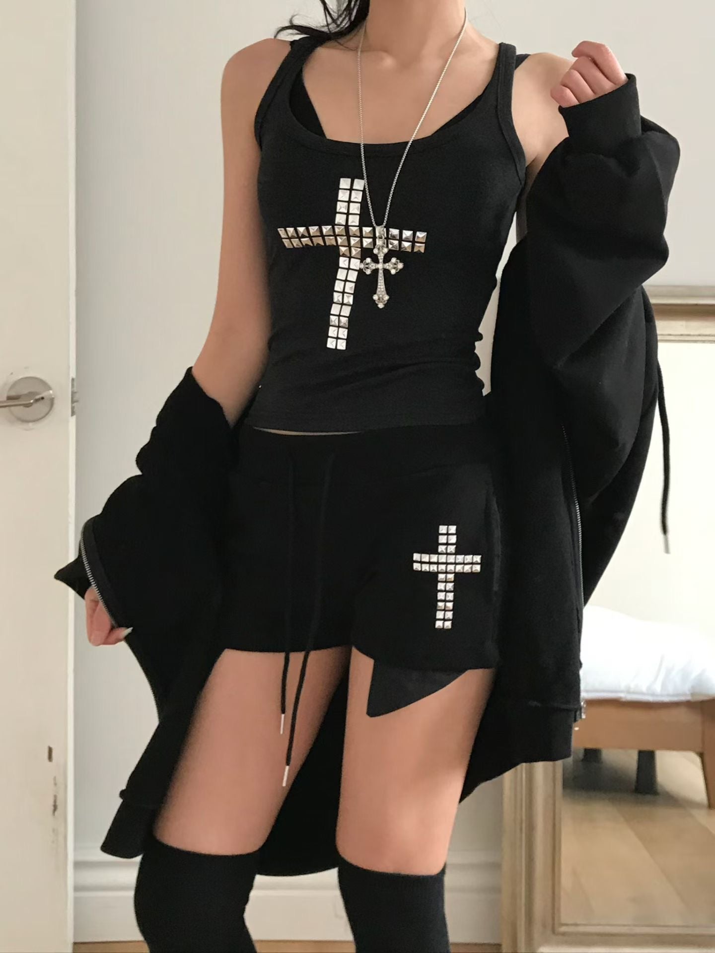 十字架鉚釘口袋短褲 Cross Rivet Pocket Shorts