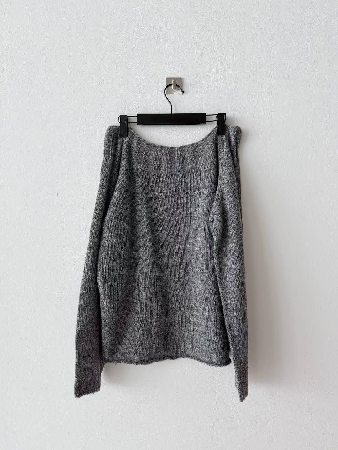 露肩寬領針織冷衫 Off-Shoulder Wide Neck Knit Sweater